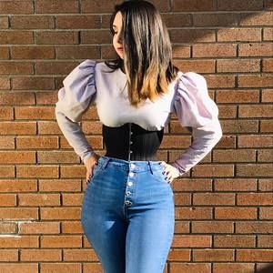 Meet your Posher, Claudia